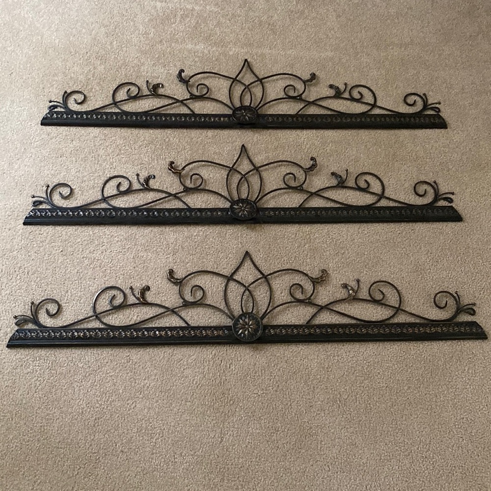 WALL DECOR